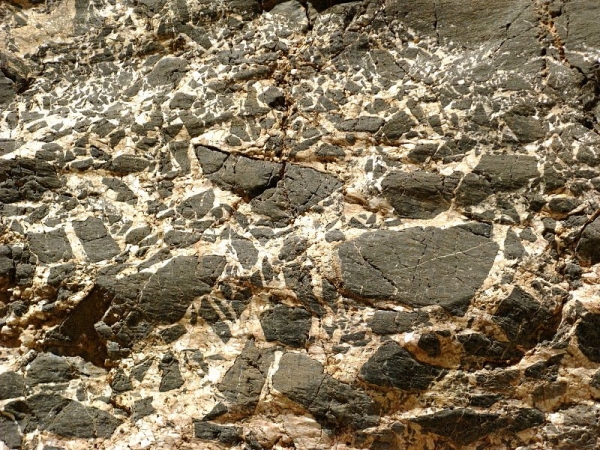 clast size decreases towards solid rock